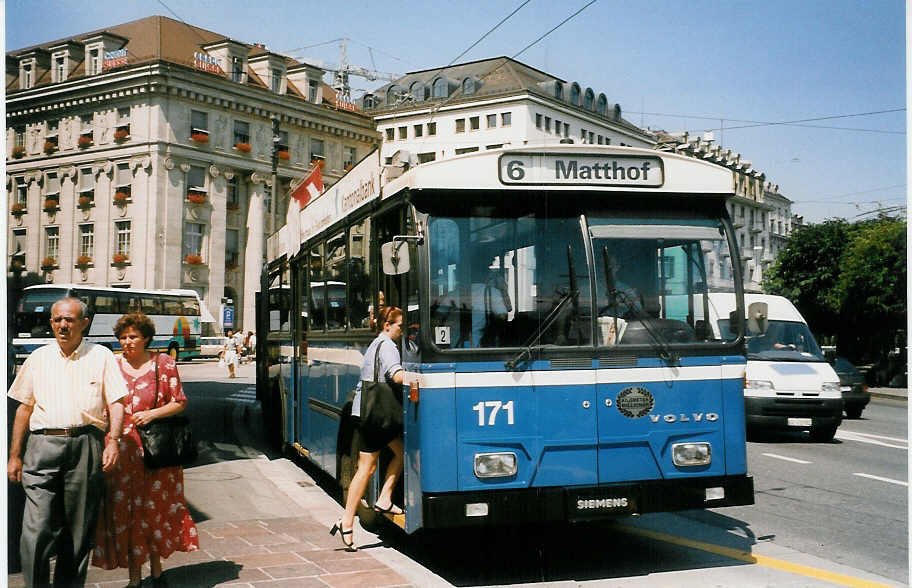 Aus dem Archiv: VBL Luzern Nr. 171 Volvo/Hess Gelenktrolleybus am 20. Juli 1998 Luzern, Schwanenplatz
