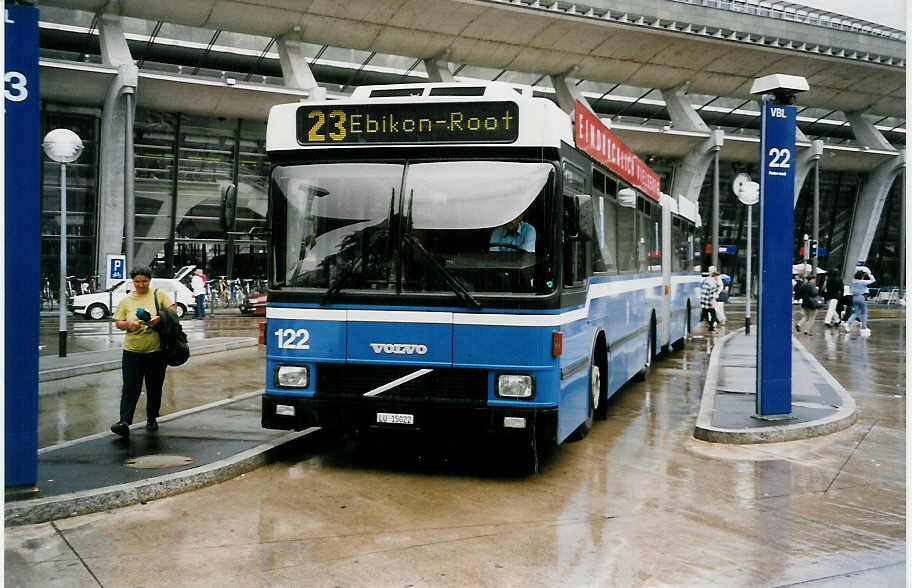 Aus dem Archiv: VBL Luzern Nr. 122/LU 15'022 Volvo/Hess am 27. Juni 1999 Luzern, Bahnhof
