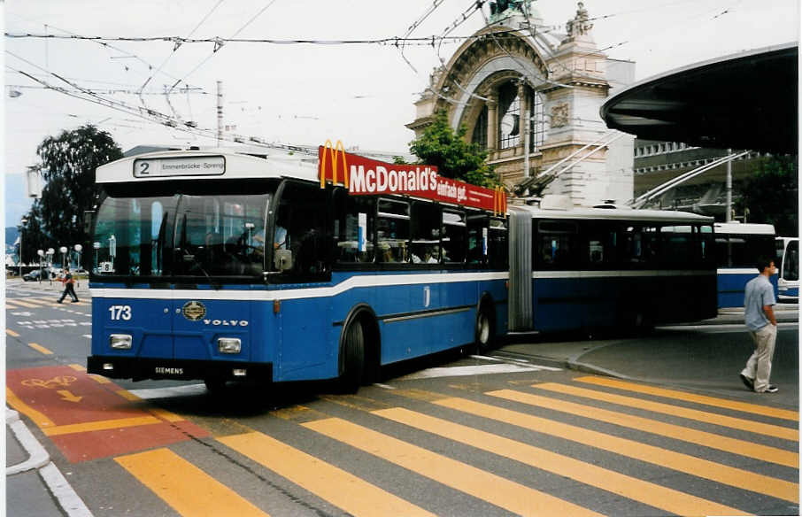 Aus dem Archiv: VBL Luzern Nr. 173 Volvo/Hess Gelenktrolleybus am 13. Juli 1999 Luzern, Bahnhof