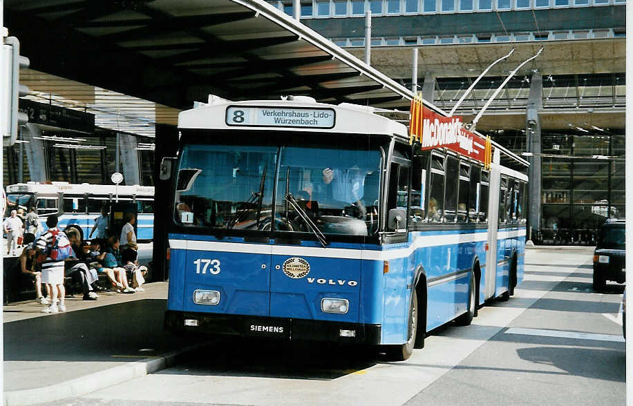 Aus dem Archiv: VBL Luzern Nr. 173 Volvo/Hess Gelenktrolleybus am 26. Juli 1999 Luzern, Bahnhof