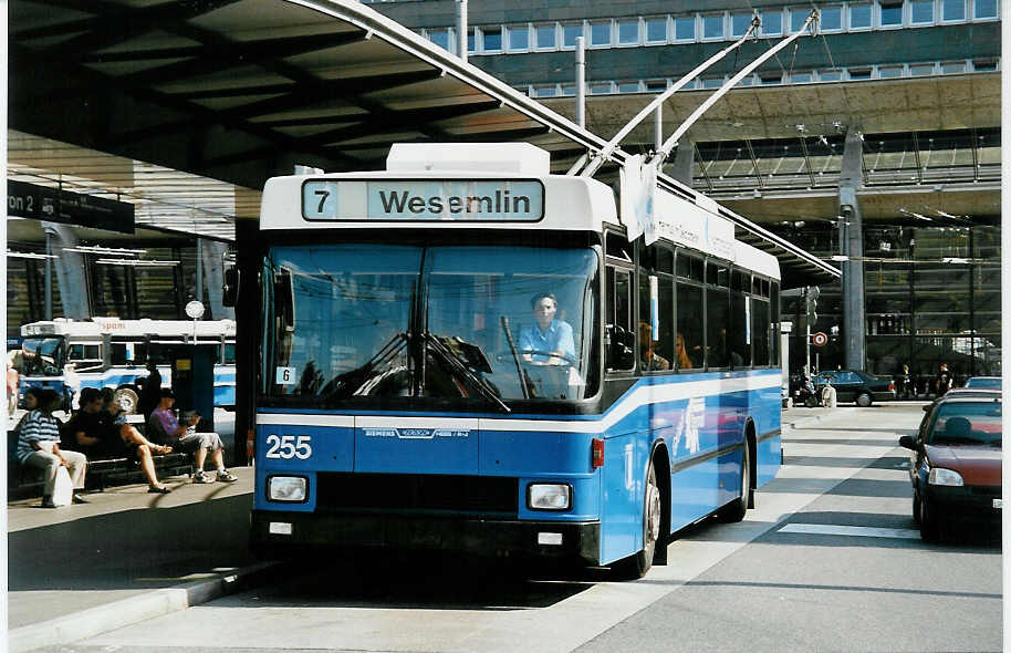 Aus dem Archiv: VBL Luzern Nr. 255 NAW/R&J-Hess Trolleybus am 26. Juli 1999 Luzern, Bahnhof