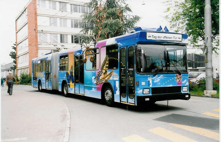 Aus dem Archiv: VBL Luzern Nr. 199 NAW/Hess Gelenktrolleybus am 28. August 1999 Luzern, Depot (mit Vollwerbung fr  Jubilum VBL )
