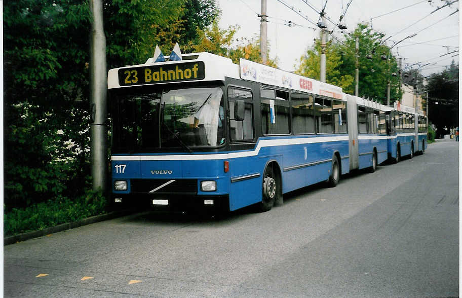Aus dem Archiv: VBL Luzern Nr. 117/LU 15'091 Volvo/Hess am 28. August 1999 Luzern, Depot