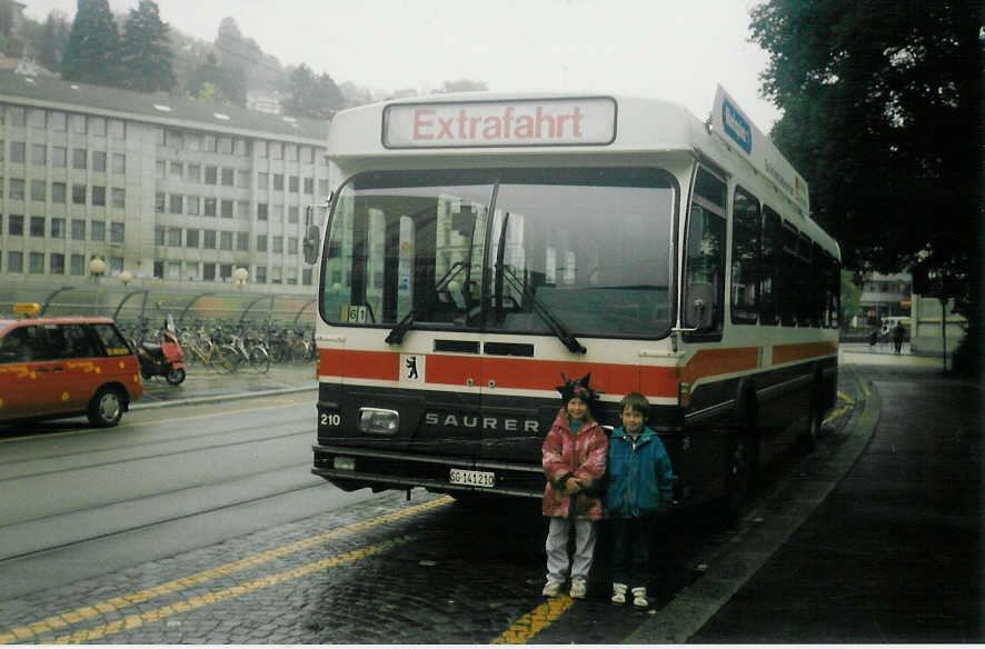 Aus dem Archiv: VBSG St. Gallen Nr. 210/SG 141'210 Saurer/Hess SH am 8. Oktober 1996 St. Gallen, Bahnhof