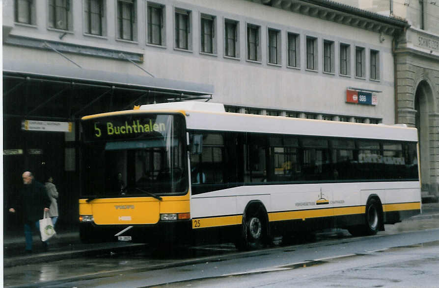 Aus dem Archiv: VBSH Schaffhausen Nr. 25/SH 38'025 Volvo/Hess am 16. November 1998 Schaffhausen, Bahnhof