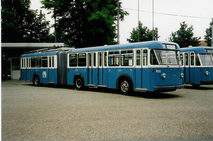 Aus dem Archiv: VBZ Zrich - Nr. 102 - FBW/SWS Gelenktrolleybus am 26. Juni 1999 in Zrich, Garage Hardau