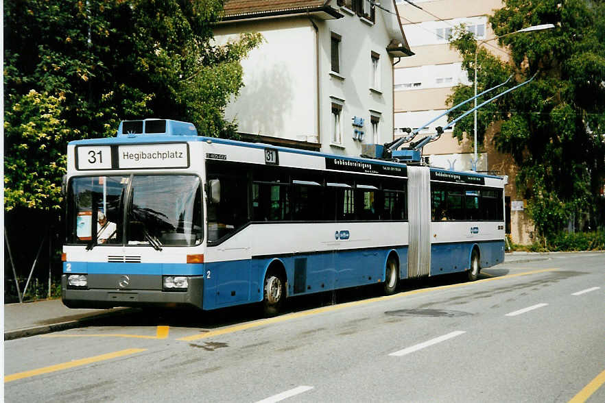 Aus dem Archiv: VBZ Zrich - Nr. 2 - Mercedes O 405GTZ Gelenktrolleybus am 4. August 1999 beim Bahnhof Schlieren