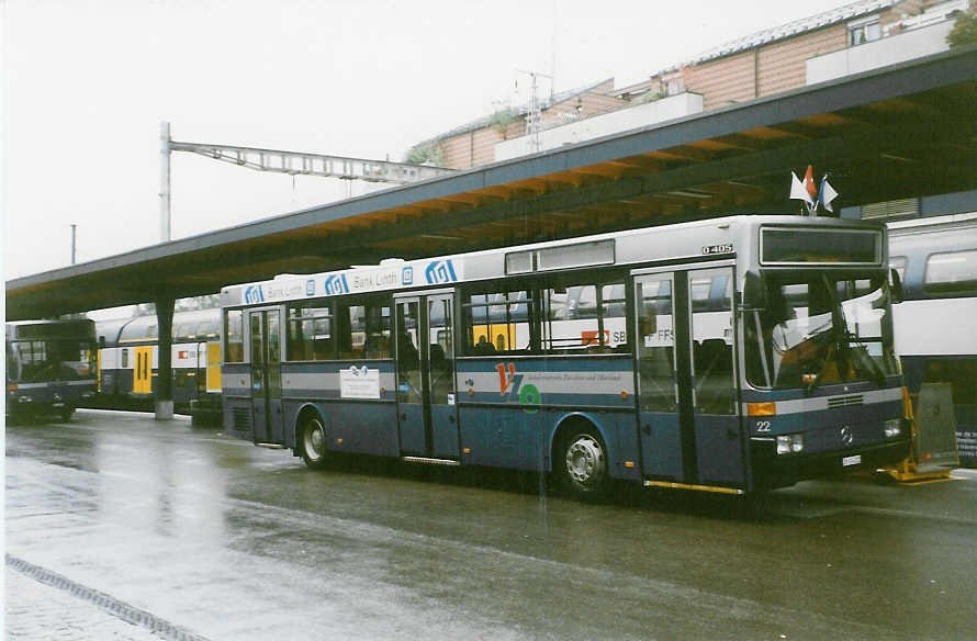 Aus dem Archiv: VZO Grningen - Nr. 22/ZH 114'222 - Mercedes O 405 am 3. Oktober 1998 beim Bahnhof Uster