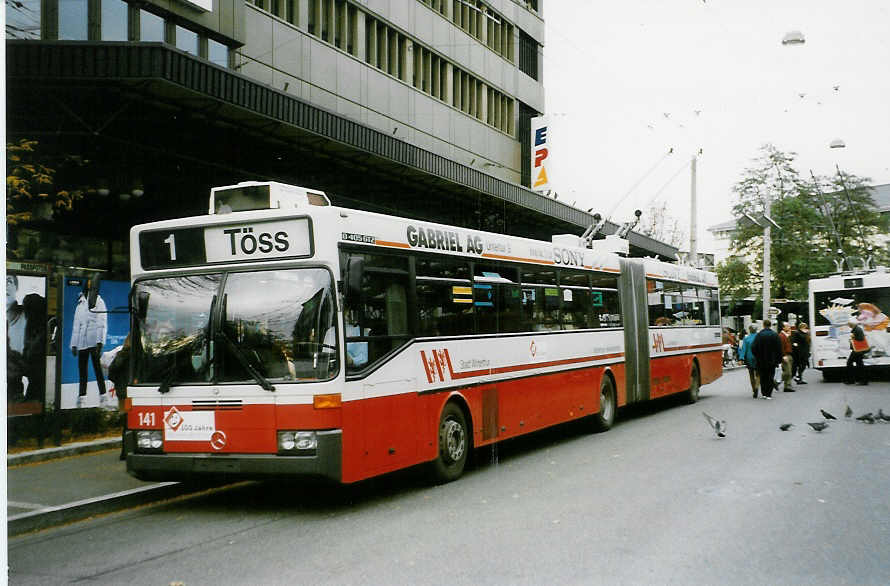 Aus dem Archiv: WV Winterthur - Nr. 141 - Mercedes O 405GTZ Gelenktrolleybus am 24. Oktober 1998 beim Bahnhof Winterthur