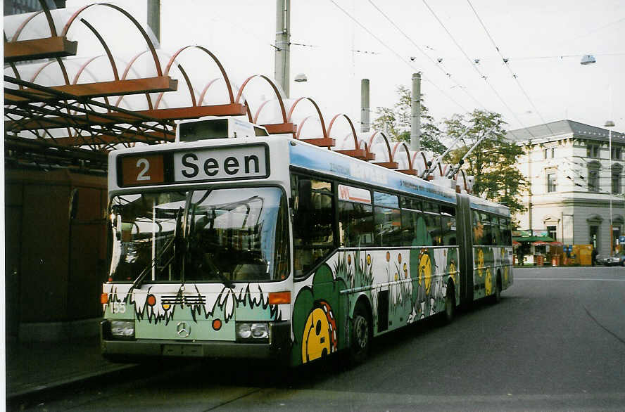 Aus dem Archiv: WV Winterthur - Nr. 155 - Mercedes O 405GTZ Gelenktrolleybus am 24. Oktober 1998 beim Bahnhof Winterthur (mit Vollwerbung fr  Einkaufszentrum Neuwiesen )