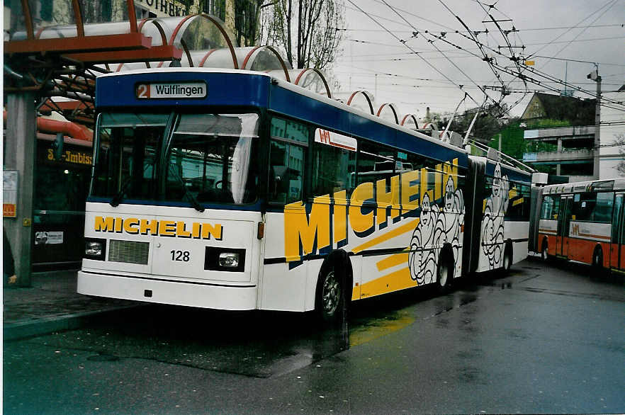 Aus dem Archiv: WV Winterthur - Nr. 128 - Saurer/FHS Gelenktrolleybus am 18. April 1999 beim Bahnhof Winterthur (mit Vollwerbung fr  MICHELIN )