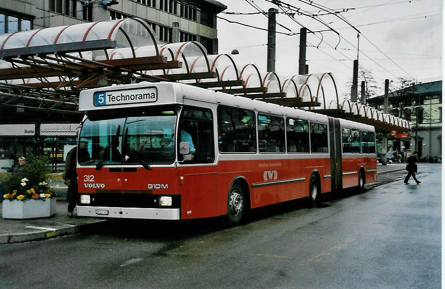 Aus dem Archiv: WV Winterthur - Nr. 312/ZH 527'312 - Volvo/Hess am 18. April 1999 beim Bahnhof Winterthur