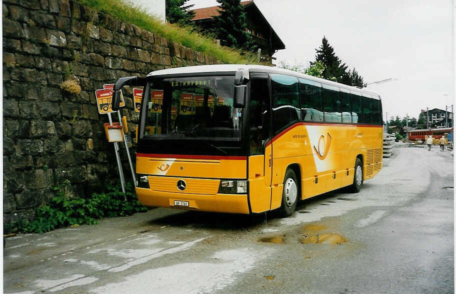 Aus dem Archiv: Zazzi, Disentis GR 1769 Mercedes O 404 am 27. Juni 1999 Disentis, Bahnhof