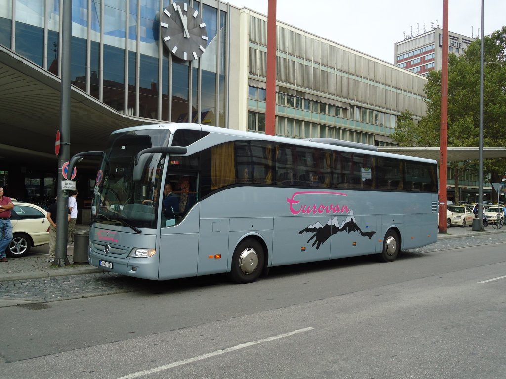 Aus der Slowakei: Eurovan, Presov PO-712DL Mercedes am 11. August 2010 Mnchen, Hauptbahnhof