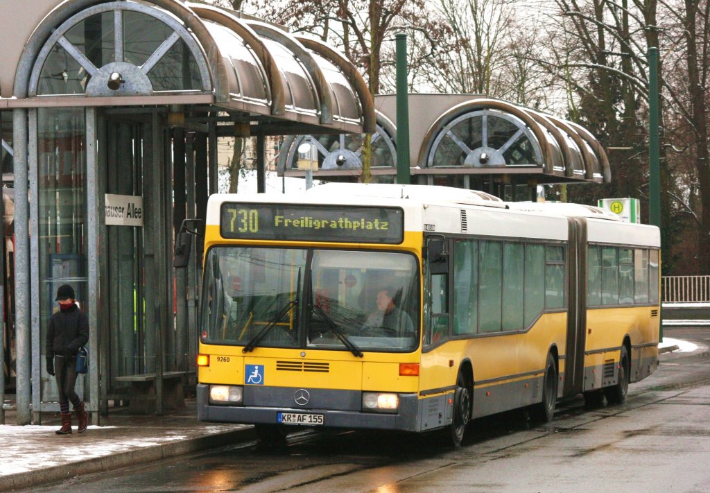 Auto Gather 9260 (KR AF 155) mit der Linie 730 an der Vennhauser Allee,23.2.2010.
Der Wagen fuhr mal bei den Berliner Verkehrsbetriebe (BVG) unter der nummer 2716 (B-V 2716).