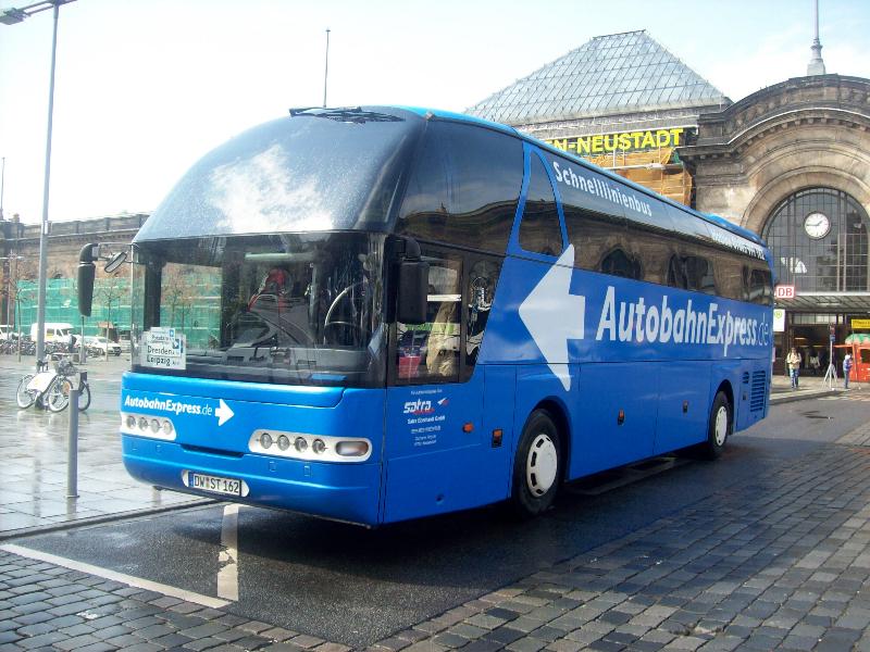AutobahnExpress, Bus wurde am Bf. Dresden-Neustadt fotografiert. weitere Info´s unter www.autobahnexpress.de (21. April 2010)
