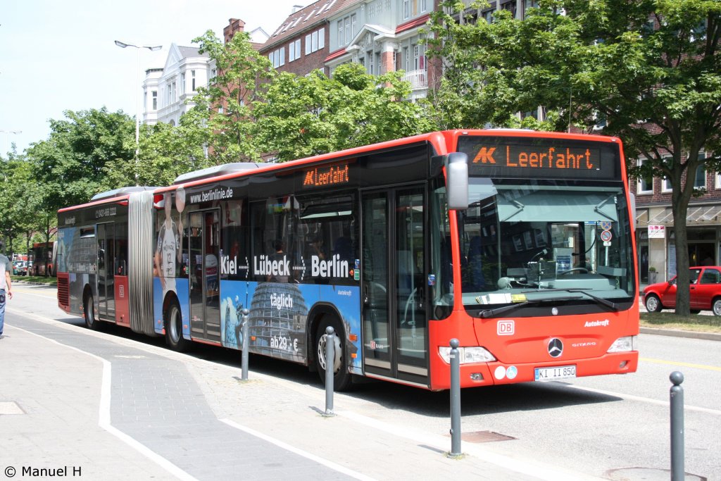 Autokraft (KI II 850) beim Pause machen am HBF Kiel, 1.7.2010.
Der Bus wirbt fr Berlin Linie.