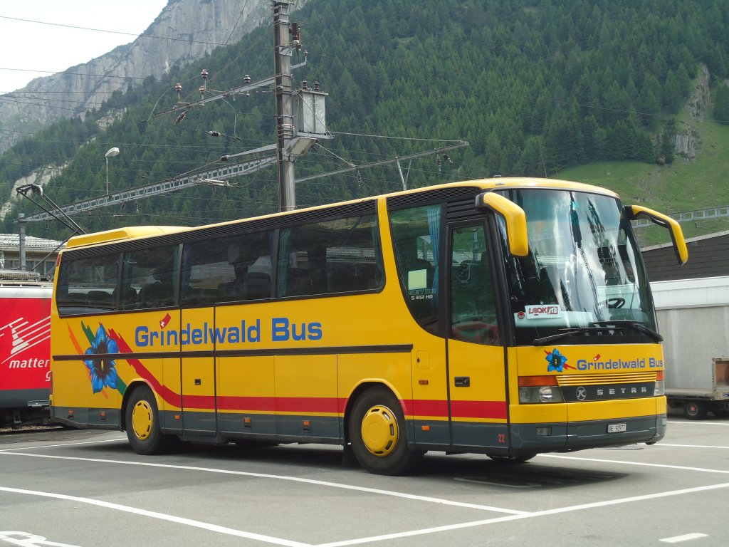 AVG Grindelwald - Nr. 22/BE 92'977 - Setra am 1. Juli 2012 beim Bahnhof Andermatt