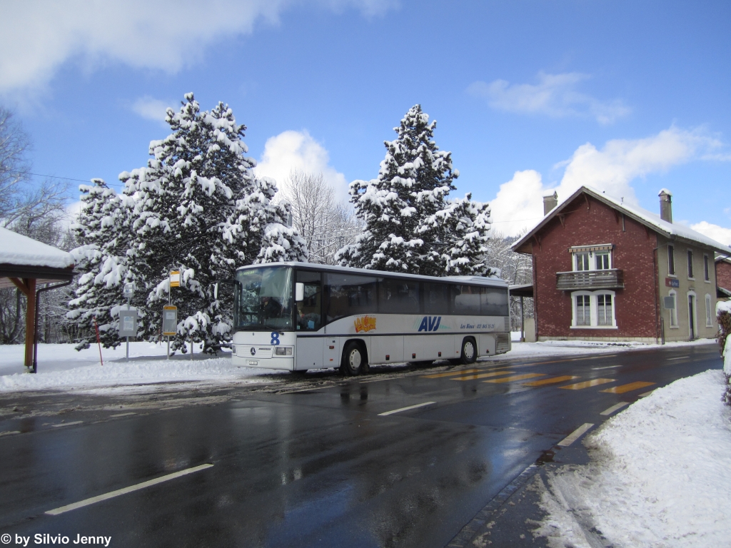 AVJ VD 1005 (Mercedes Integro O550) am 16.1.2013 beim Bhf. Le Pont.