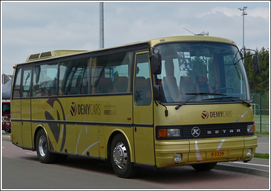 (B 0339) Am 20.04.2013 war dieser Kässbohrer Setra S 210 H, Firstclass, des Busunternehmens Demy Cars aus Keispelt bei einer Sonderfahrt im Einsatz. Diese Aufnahme wurde in Rodange aufgenomen.