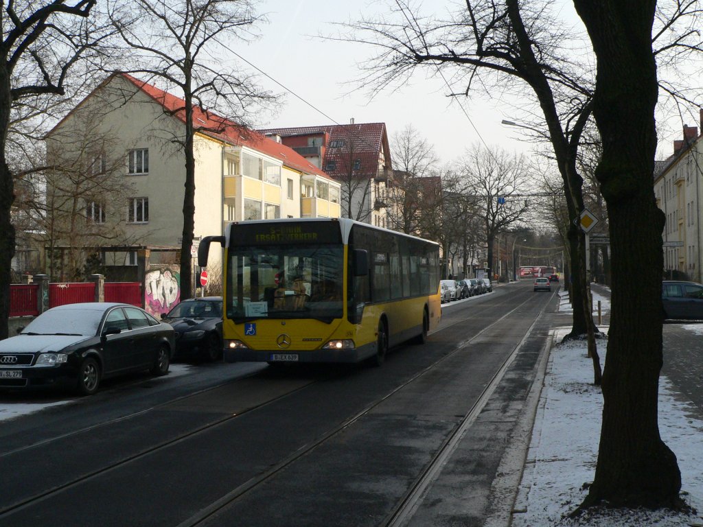 B-EX 639 (BEX Berlin) im Ersatzverkehr-Dienst zwischen Kpenick und Nldnerplatz. 29.1.2012, Ehrlichstrae Berlin