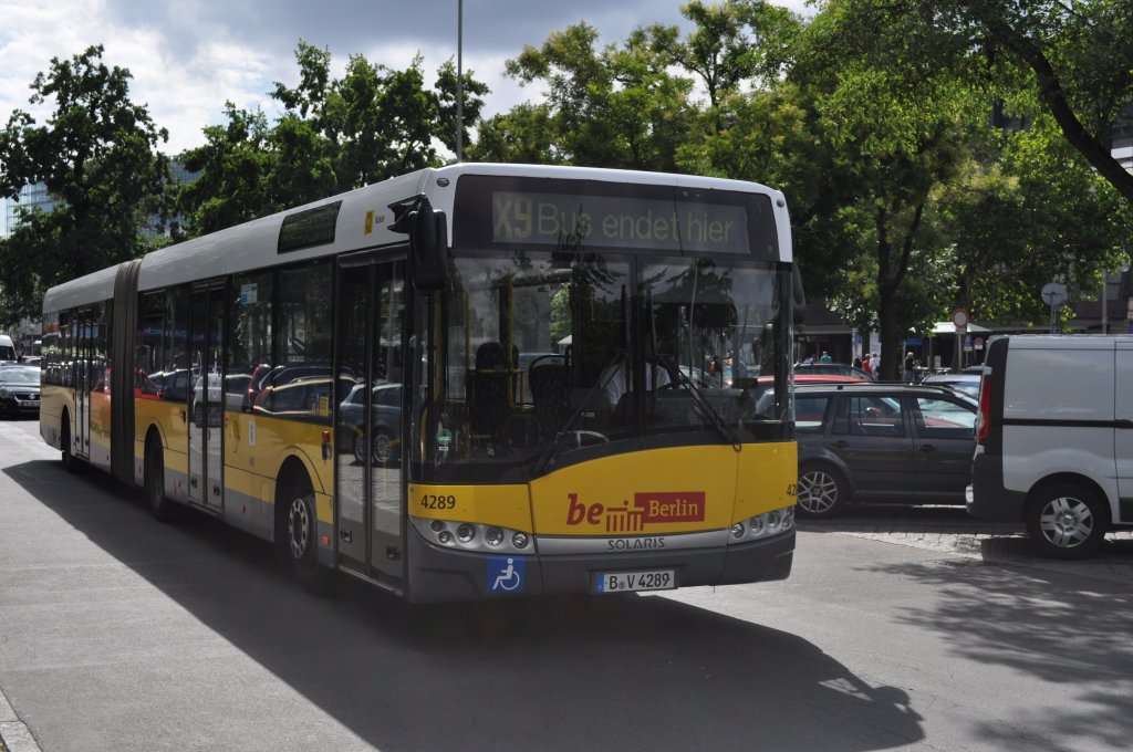 B-V 4289 am Berliner Zoo. Zu sehen ein Solaris Urbino 18 auf der Linie X9. Aufgenommen am 11.08.2013