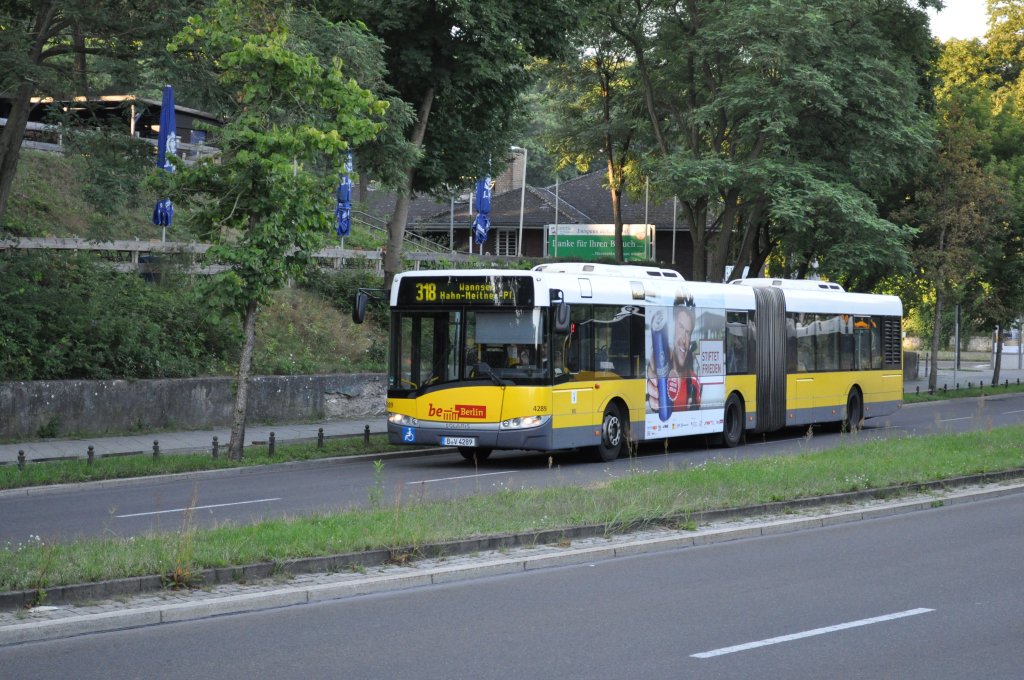 B-V 4289 auf der Linie 318 am Bahnhof Wannsee. Aufgenommen am 15.08.2013