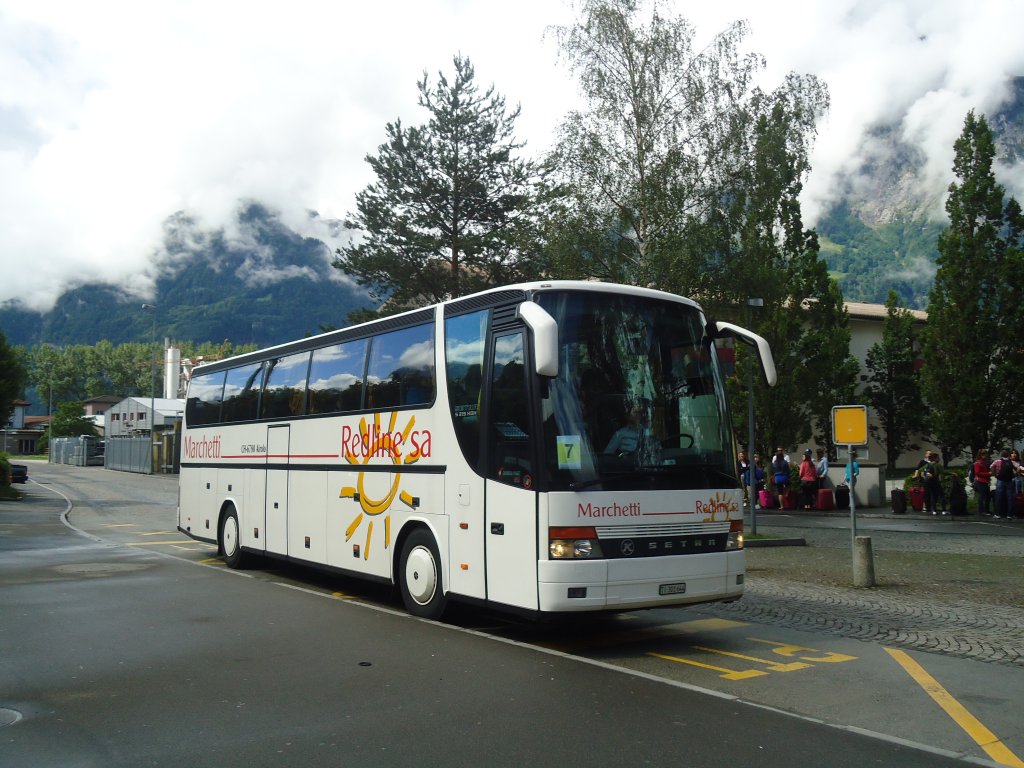 Bahnersatz zwichen Flelen und Gschenen: Marchetti, Airolo - TI 301'644 - Setra am 11. Juni 2012 beim Bahnhof Flelen