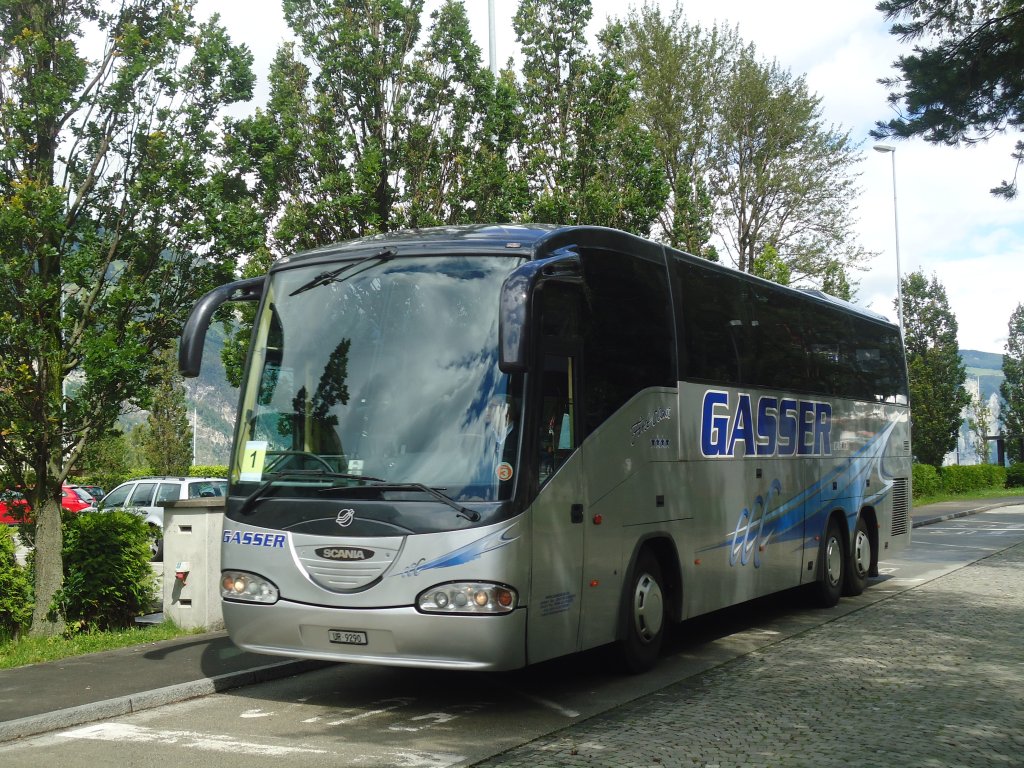 Bahnersatz zwischen Flelen und Gschenen: Gasser, Altdorf - UR 9290 - Scania/Irizar am 11. Juni 2012 beim Bahnhof Flelen