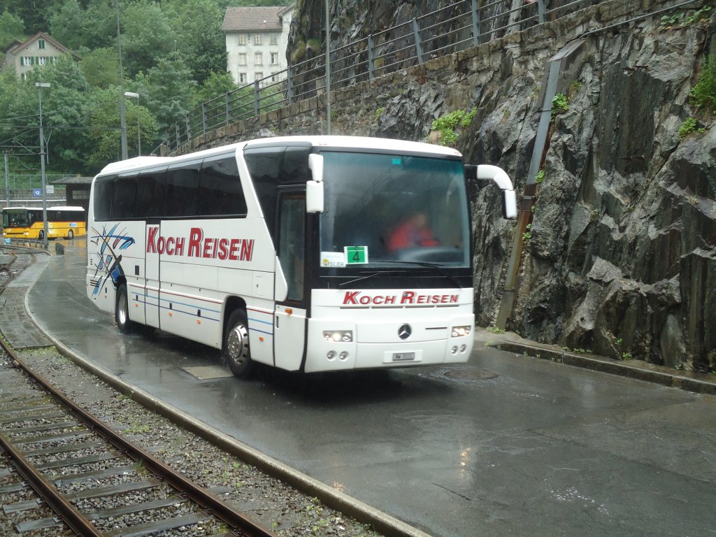 Bahnersatz zwischen Gschenen und Flelen: Koch, Giswil - NW 5111 - Mercedes am 1. Juli 2012 beim Bahnhof Gschenen