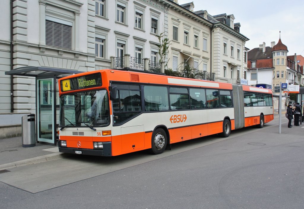 Beide Reserve MB 405 GN der BSU waren heute im Linieneinsatz. Im Bild ist der MB 405 GN Nr. 56 auf der Linie 4 bei der Haltestelle Solothurn Hauptbahnhof, 21.02.2013.
