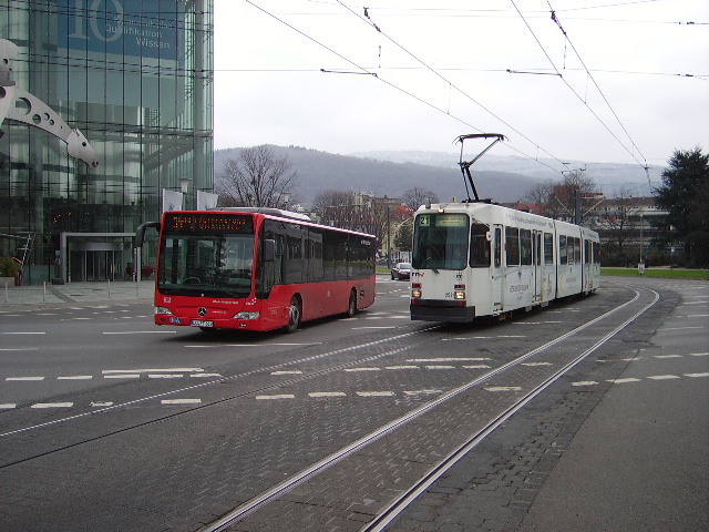 Beinahe htte es hier gecrascht aber der Busfahrer hat hier am Heidelberger Hbf gut aufgepasst am 28.01.11