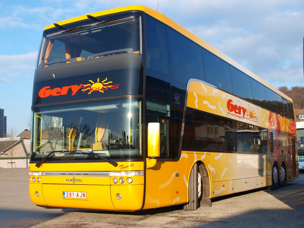 Belgischer vanHool TD927 Astromega auf dem Busparkplatz fr die Besucher des Aachener Weihnachtsmarkts.927 Astromega