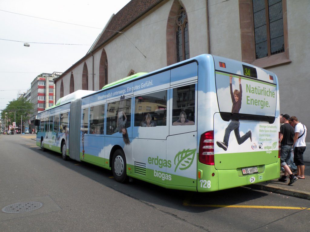 Bereits der zweite Vollwerbebus bei der BVB. Neu wirbt der Fabrikneue Mercedes Citaro mit der Betriebsnummer 728 fr den Umweltfreundlichen Einsatz von Erdgas und Biogas. Die Aufnahme stammt vom 30.06.2010.