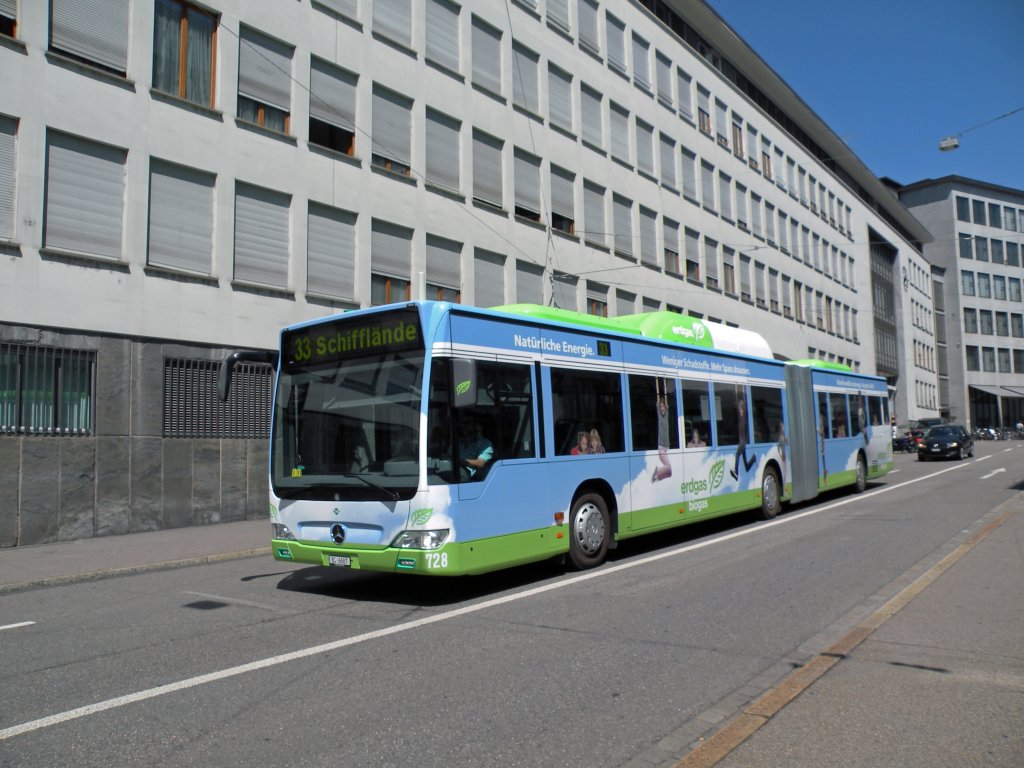 Bereits der zweite Vollwerbebus bei der BVB. Neu wirbt der Fabrikneue Mercedes Citaro mit der Betriebsnummer 728 für den Umweltfreundlichen Einsatz von Erdgas und Biogas. Die Aufnahme stammt vom 07.07.2010.