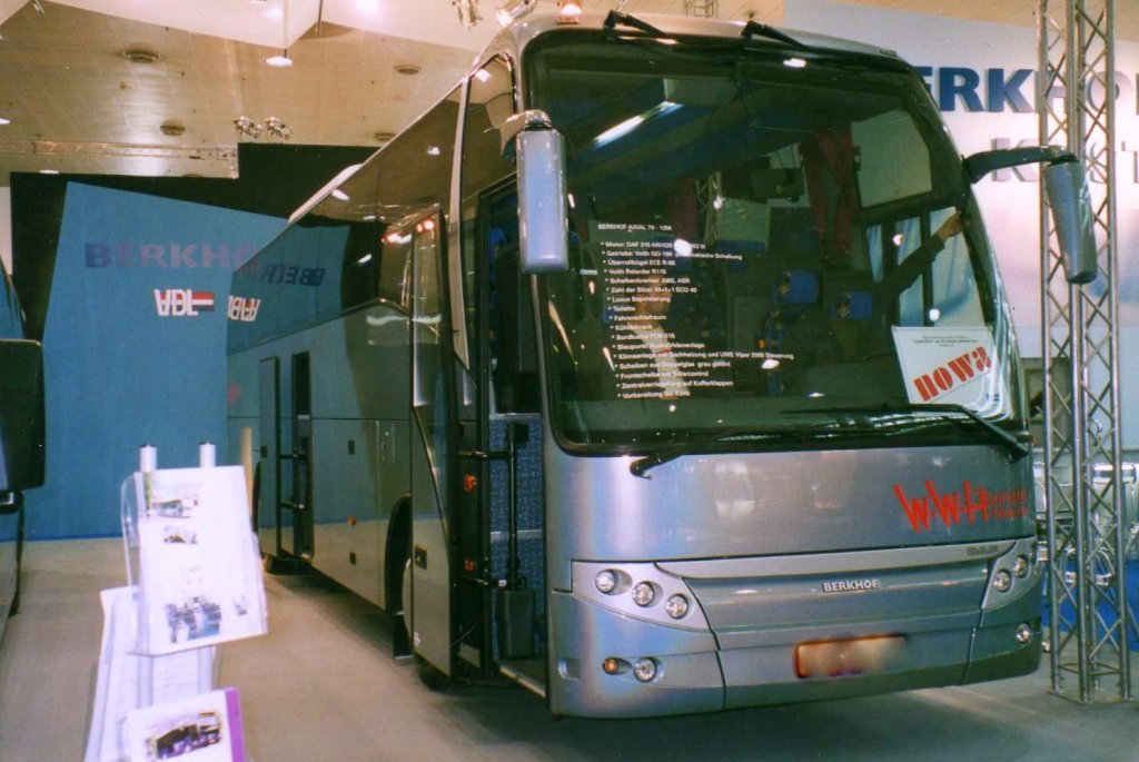 Berkhof Axial, aufgenommen auf der IAA 2002 in Hannover.