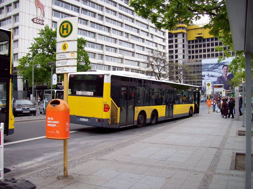 Berlin, Hardenbergplatz, Bf. Zoo, BVG-Bus Nr. 1721, Linie 249, Abfahrtshaltestelle 