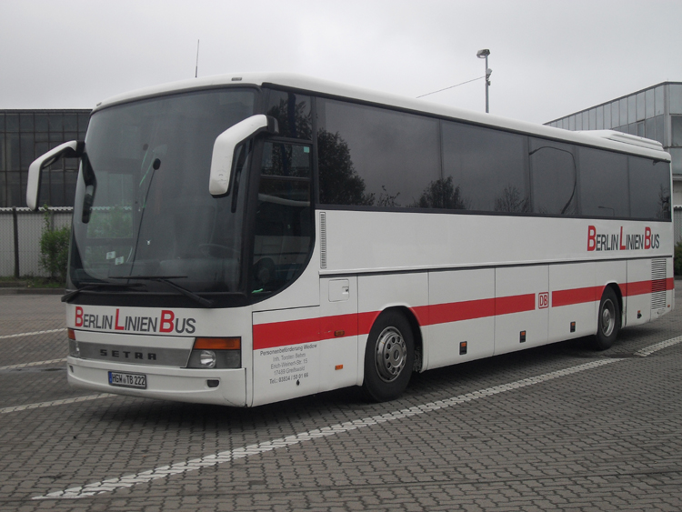 Berlin Linien Bus wartet auf den nchsten Einstatz Richtung Berlin.(12.05.10)