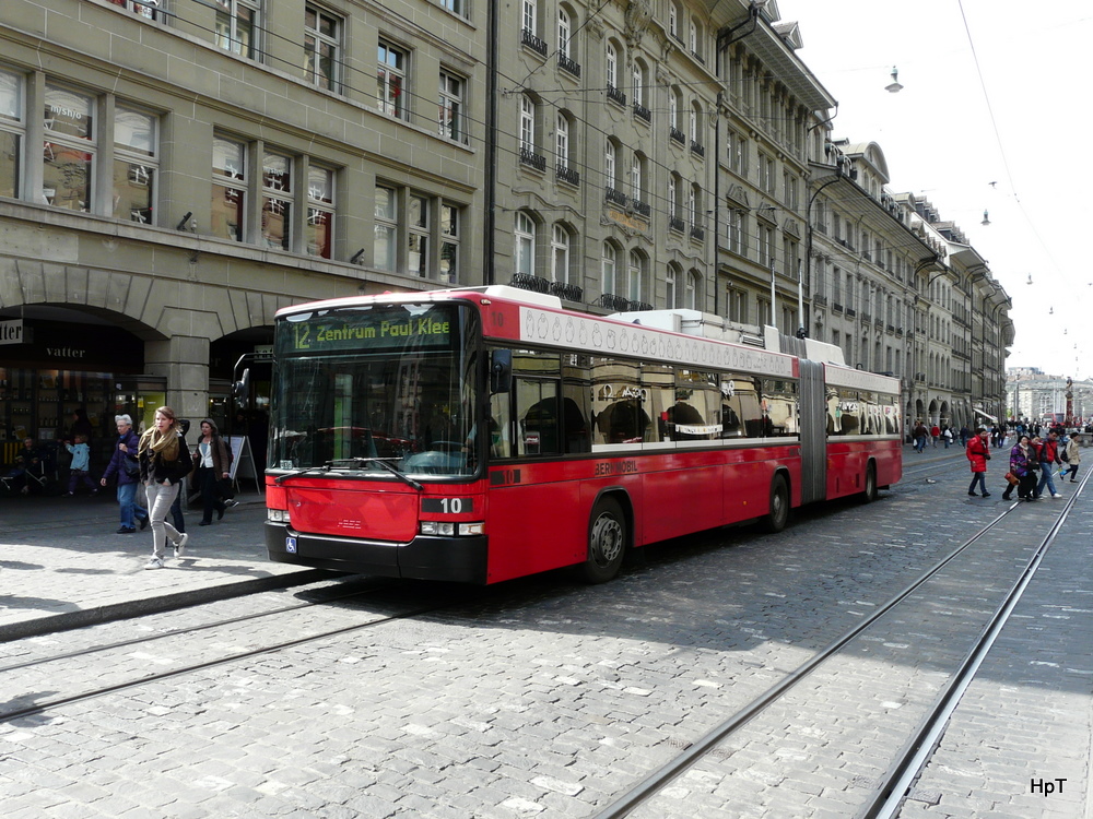 Bern mobil - NAW Swisstrolley Nr.10 unterwegs auf der Linie 12 in der Stadt Bern am 14.04.2011