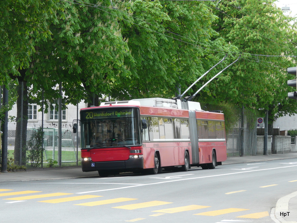 Bern mobil - NAW Swisstrolley Nr.13 unterwegs auf der Linie 20 in der Stadt Bern am 14.04.2011