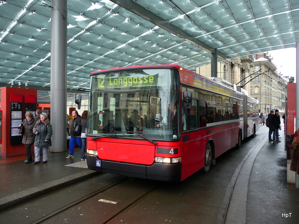 Bern mobil - NAW-Swisstrolleybus Nr.4 unterwegs auf der Linie 12 am 30.12.2010