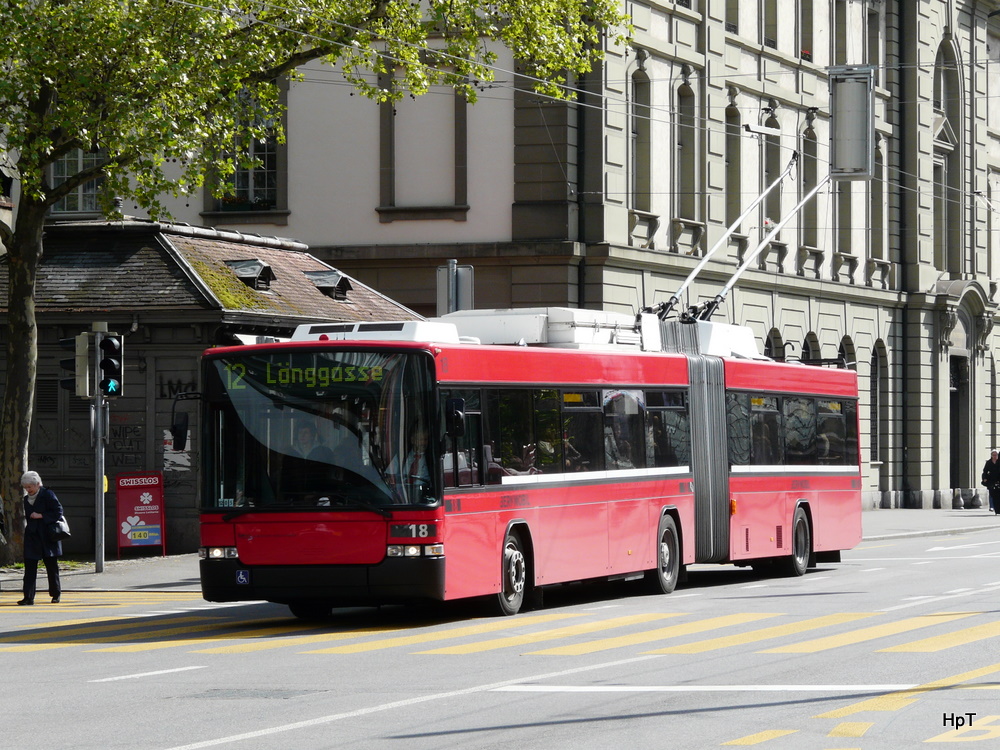 Bern Mobil - NAW Trolleybus  Nr.18 unterwegs auf der Linie 12 in der Stadt Bern am 12.05.2010