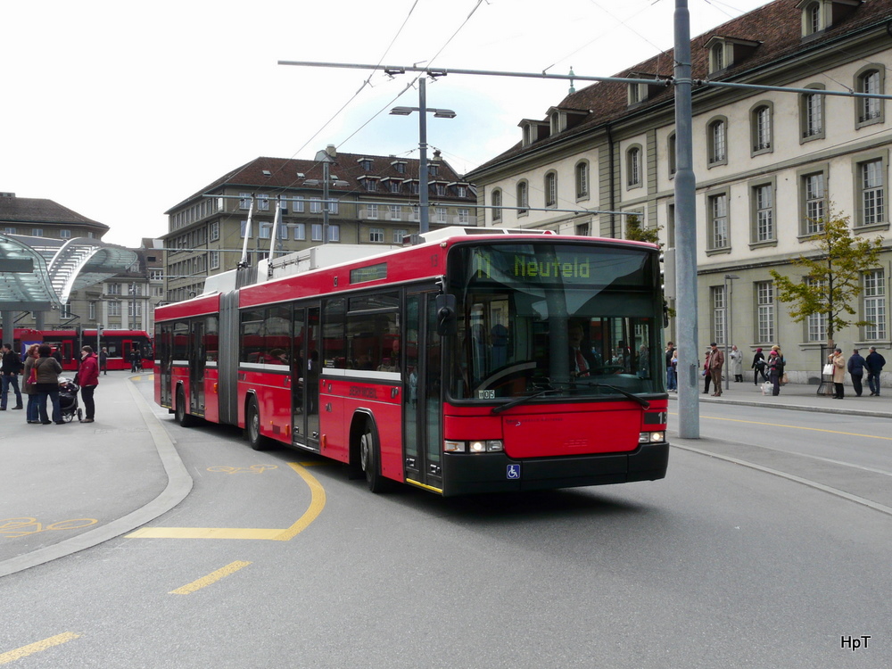 Bern mobil - NAW Trolleybus Nr.13 unterwegs auf der Linie 11 am 22.10.2010