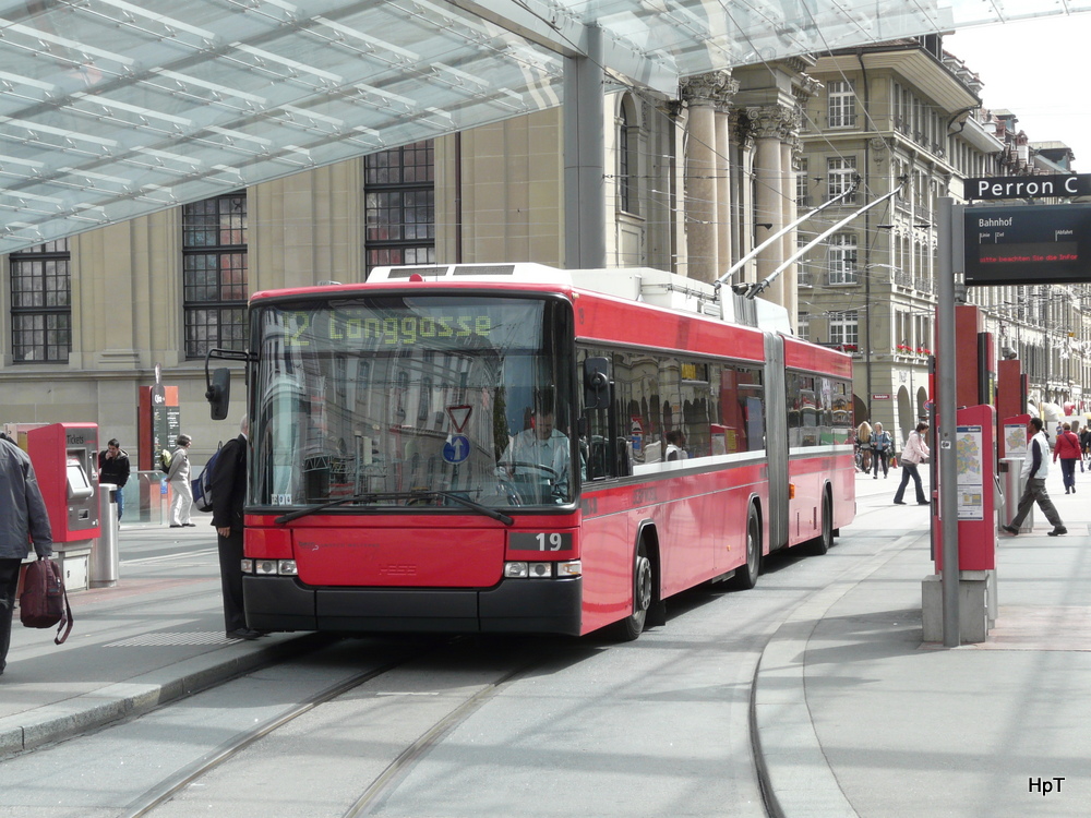 Bern Mobil - NAW Trolleybus  Nr.19 unterwegs auf der Linie 12 in Bern am 25.06.2013