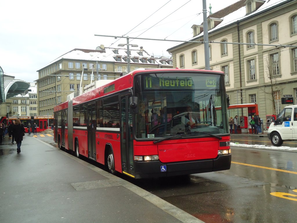 Bernmobil, Bern Nr. 12 NAW/Hess Gelenktrolleybus am 7. Dezember 2010 Bern, Bahnhof