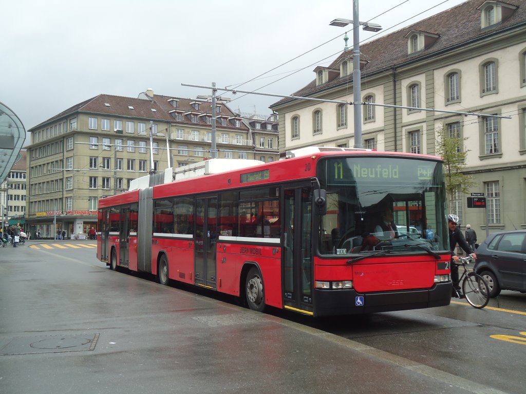 Bernmobil, Bern - Nr. 20 - NAW/Hess Gelenktrolleybus am 16. April 2012 beim Bahnhof Bern