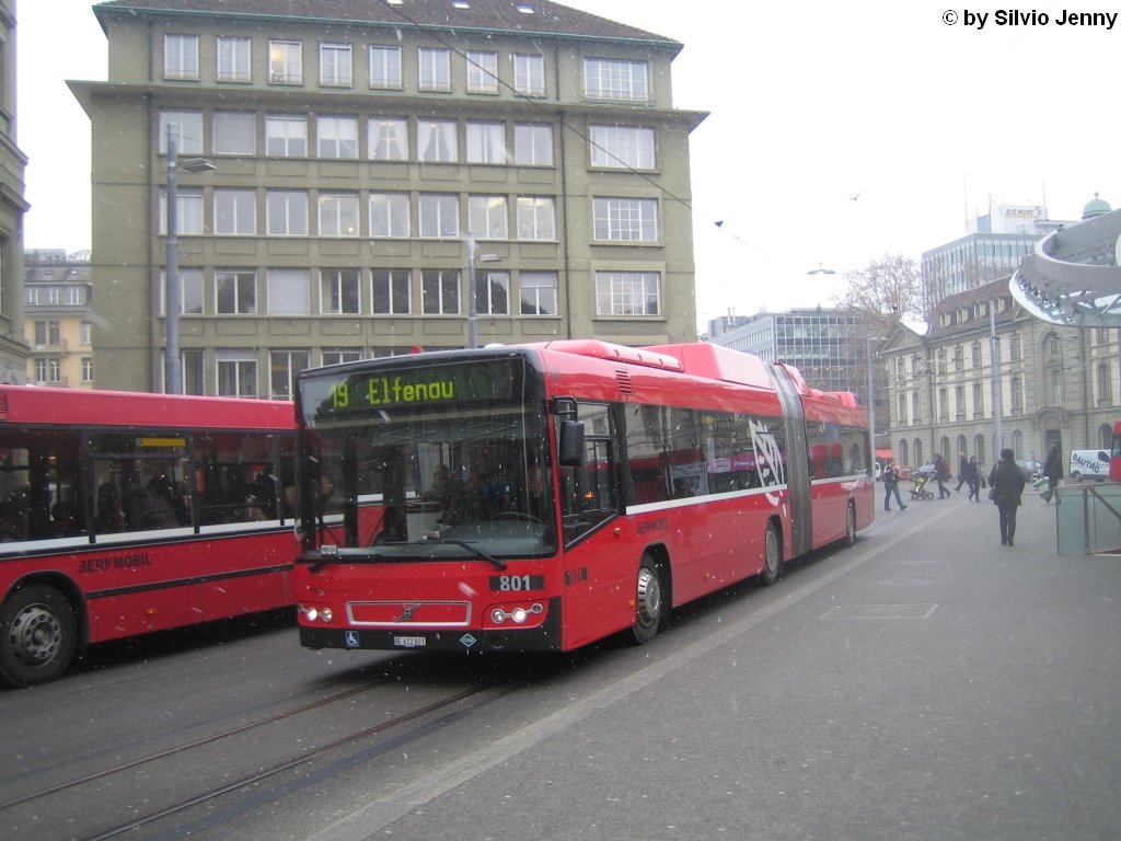 Bernmobil Nr. 801 (Volvo 7700A CNG) am 9.2.2010 beim Bhf. Bern. Dieser Volvo war der erste Gasbus in Bern, doch wegen vielen Kinderkrankheiten und Probleme mit der Gastankstelle, stand der Wagen anfnglich mehr im Depot als im Linieneinsatz.