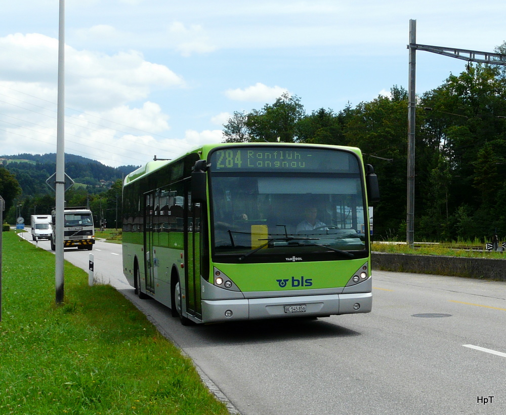 bls - VanHool New 360 Nr.8  BE 545865 unterwegs auf der Linie 284 bei Ramsei am 15.07.2011