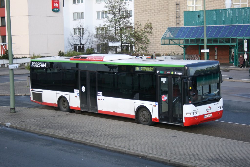 BOGE 0005 (BO XT 814) mit der Linie 194 an HBF Gelsenkirchen.