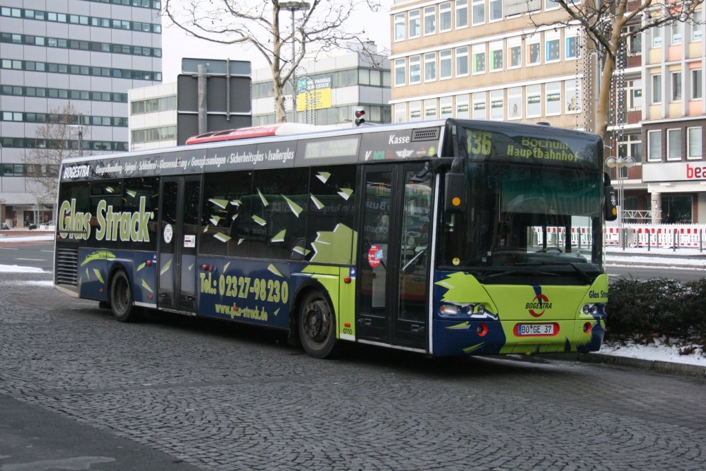 BOGE 0110 (BO GE 37) mit Werbung fr Glas Strack.
Aufgenommen am HBF Bochum,2.1.2010.